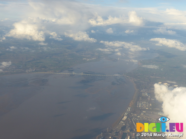 FZ003524 Both M48 and M4 Severn bridges